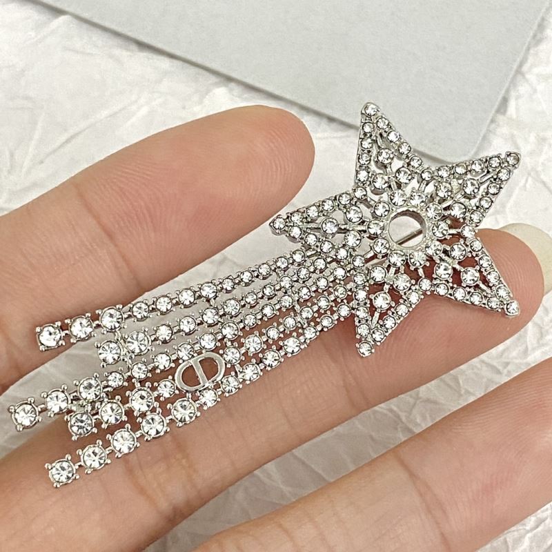 chr1st1an D10r brooches